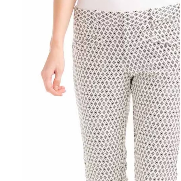 🆕 GAP Skinny White Pants with Black Diamond Print. (Cotton - Spandex) NWOT - Picture 4 of 14